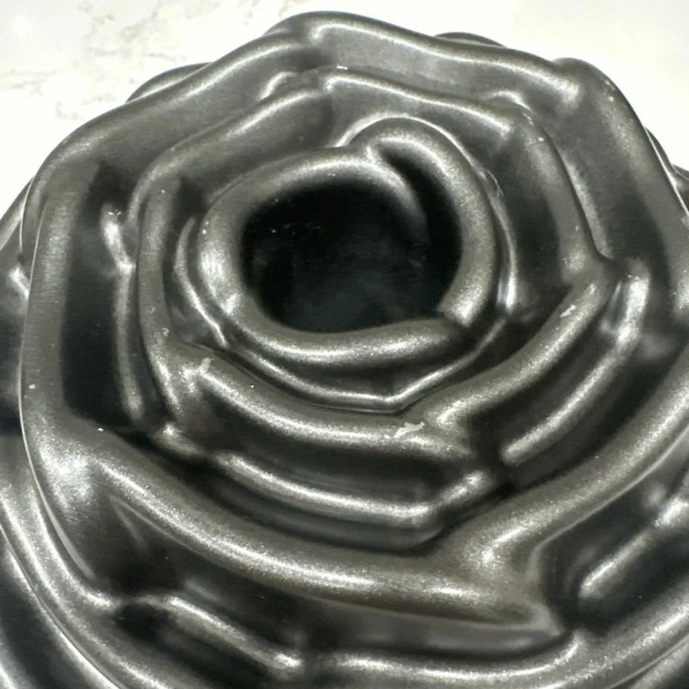 Nordic Ware ROSE Bundt Cake Pan Black Cast Aluminum 10 Cup USA
